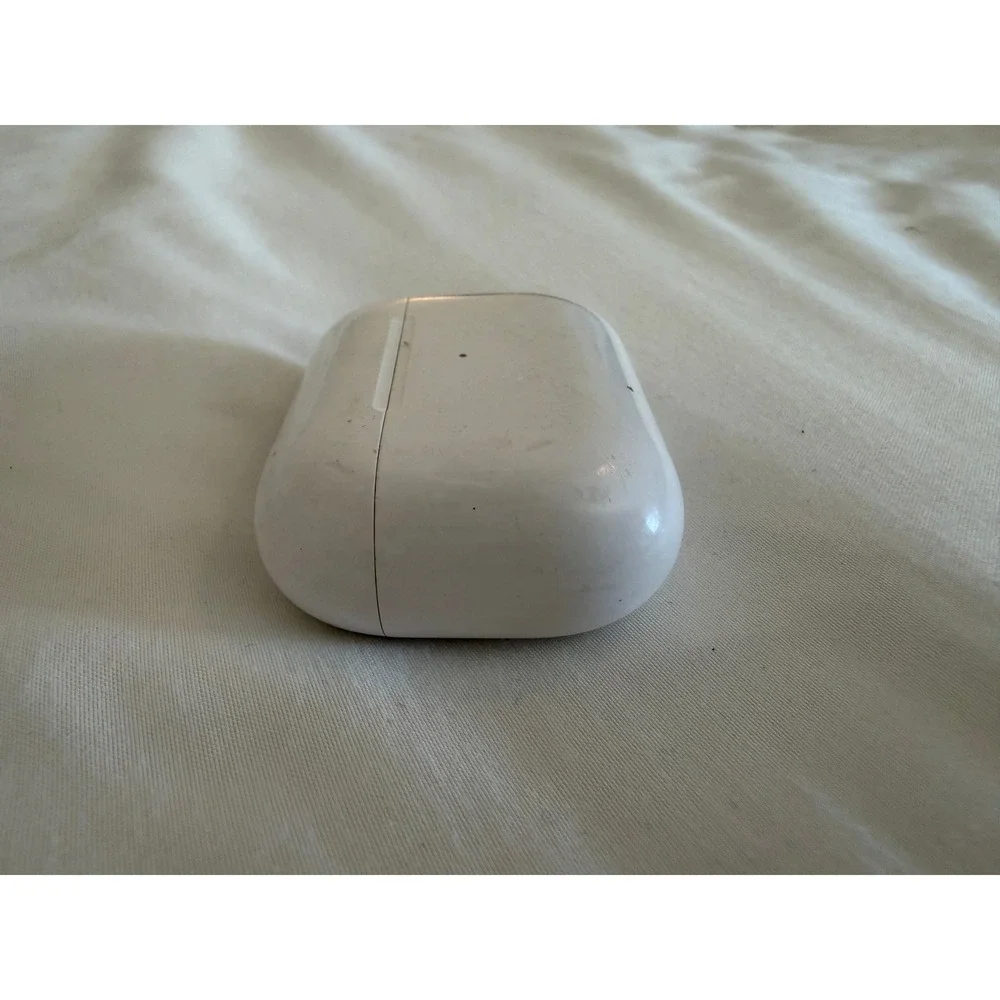 Apple AirPods Pro 2nd Gen Wireless Charging Case Only USB-C White A2968